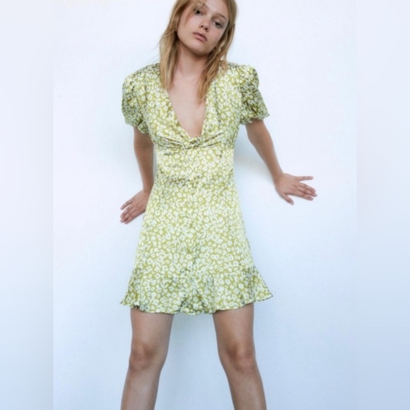 🛍️BEAUTIFUL SATIN EFFECT ZARA NEW DRESS SIZE SMALL - Picture 3 of 8